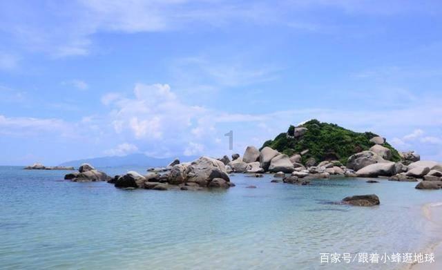 小姐姐吃炸鸡柳螃蟹配啤酒，这也太爽了吧，生活真滋润